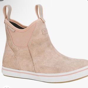 NWT leather pink xtratuf